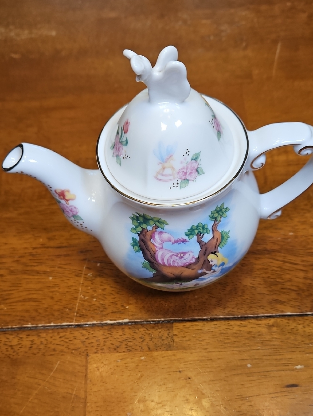 Disney Parks White Ceramic Alice In Wonderland Teapot Collectible